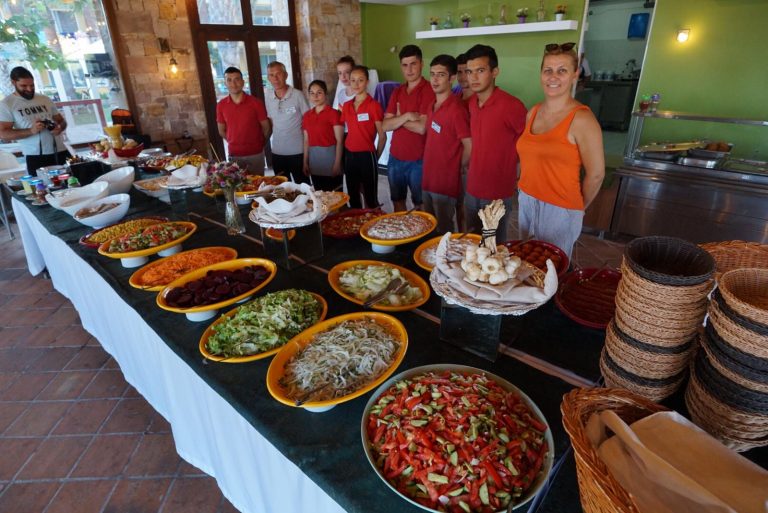 Varol Otel açık büfe ve ekip